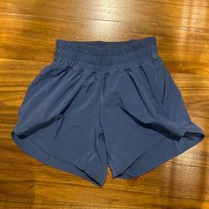 Lululemon Track That Mid Rise Lined Short 5” Size 2